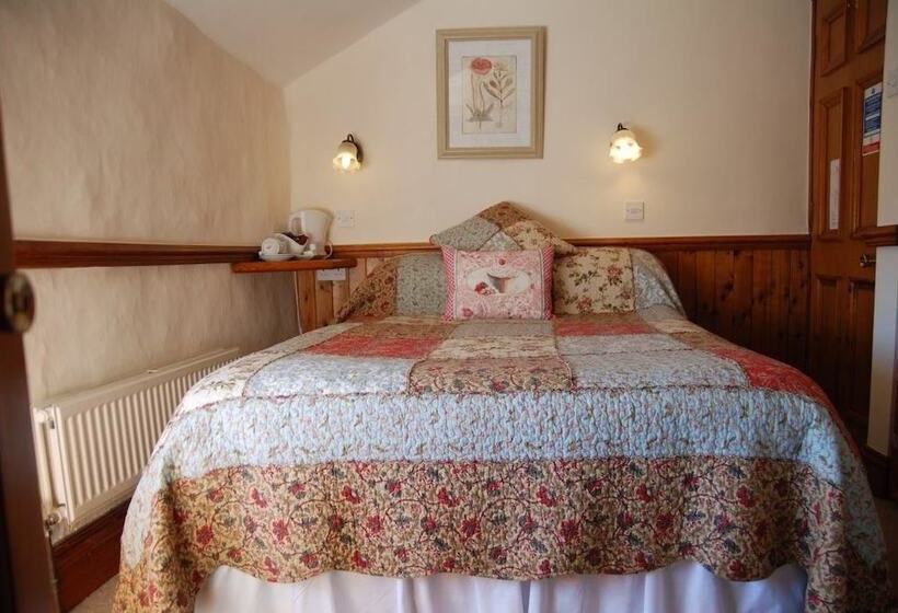 ダブルベッドスタンダードルーム, The Bull Inn West Tanfield