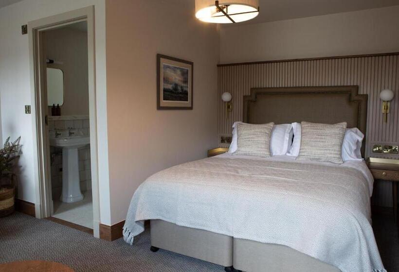 جناح, The Tempest Arms