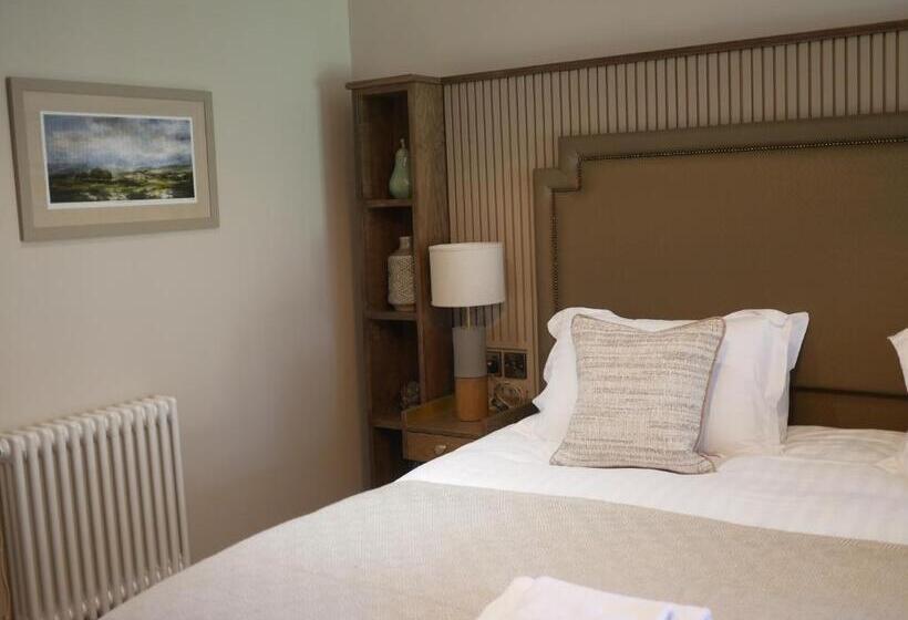 جناح سوبيريور, The Tempest Arms