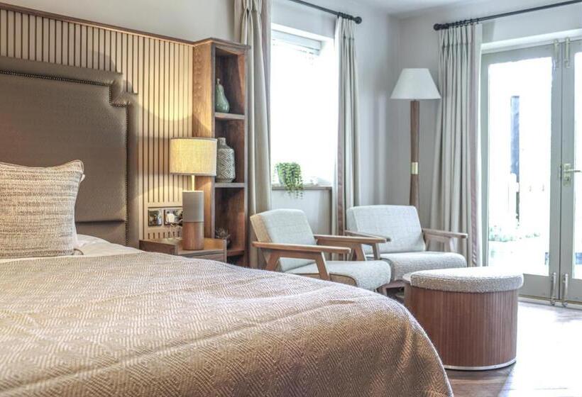 جناح مزود بتراس, The Tempest Arms