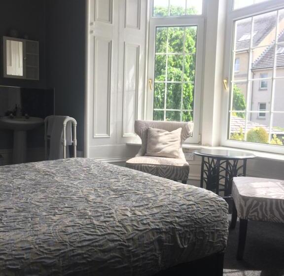 اتاق اکونومی, Lochnagar Guest House