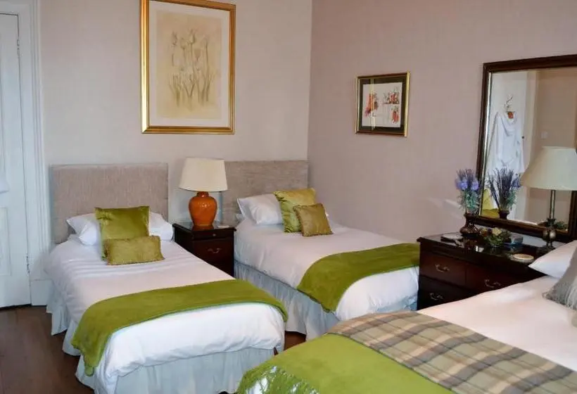 Perhehuone, Maybank Guest House