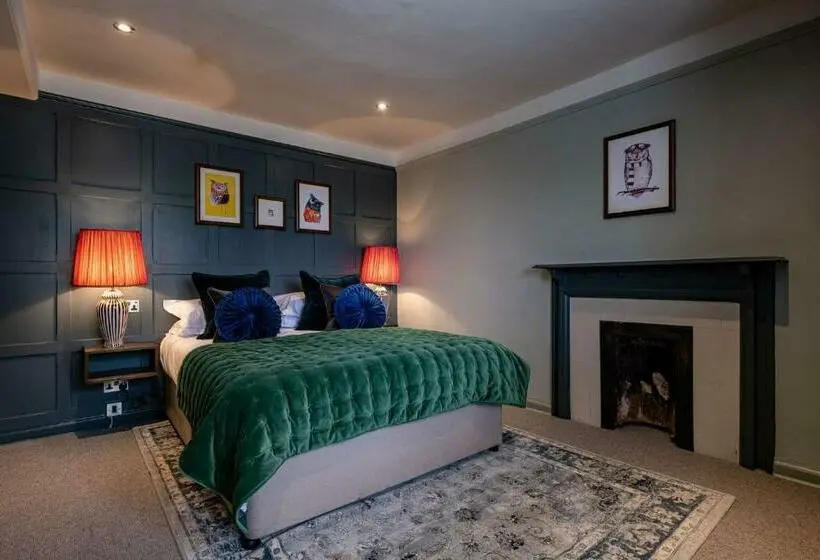 Superior-huone, The Bell & Stuart House