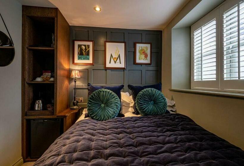 기본룸, The Bell & Stuart House