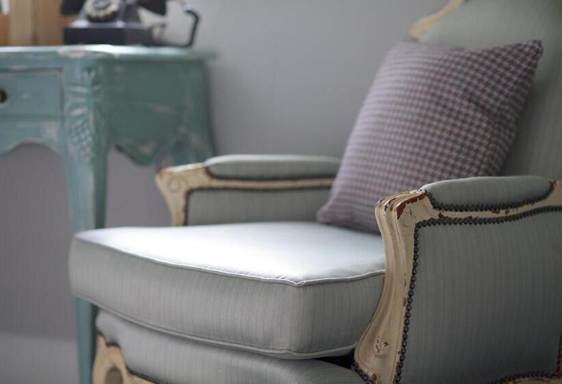 クラシックルーム, The Trout At Tadpole Bridge