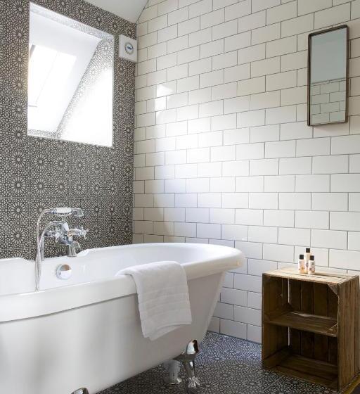 エクゼクティブスイート, The Trout At Tadpole Bridge