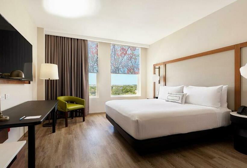 キングサイズベッドのスタンダードルーム, Fairfield Inn & Suites By Marriott Cancun Airport