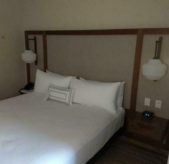 キングサイズベッドのスタンダードルーム, Fairfield Inn & Suites By Marriott Cancun Airport