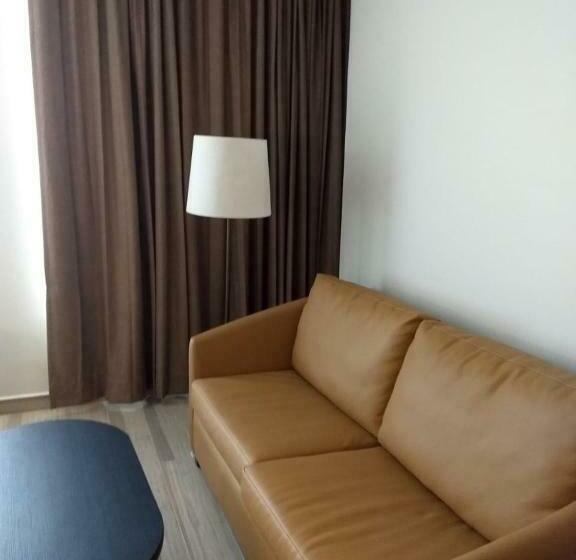 キングサイズベッドのスイートルーム, Fairfield Inn & Suites By Marriott Cancun Airport