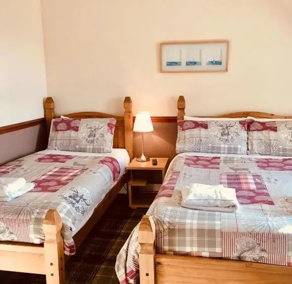 اتاق سوپریور سه تخته, Glengorm Guest House
