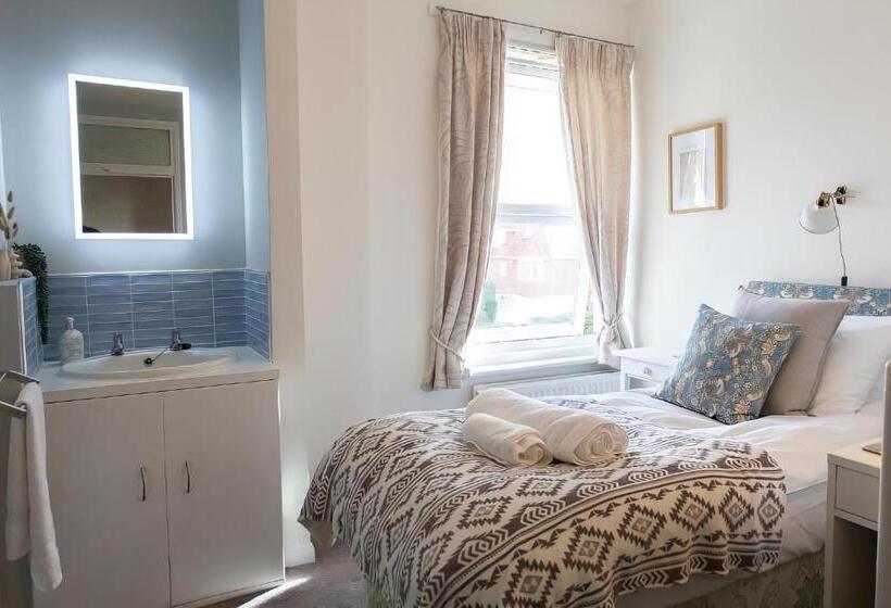 חדר סטנדרד יחיד חדר אמבטיה משותף, Poole Park House