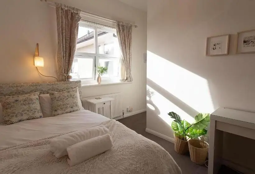 Deluxe Yhden Hengen Huone, Poole Park House