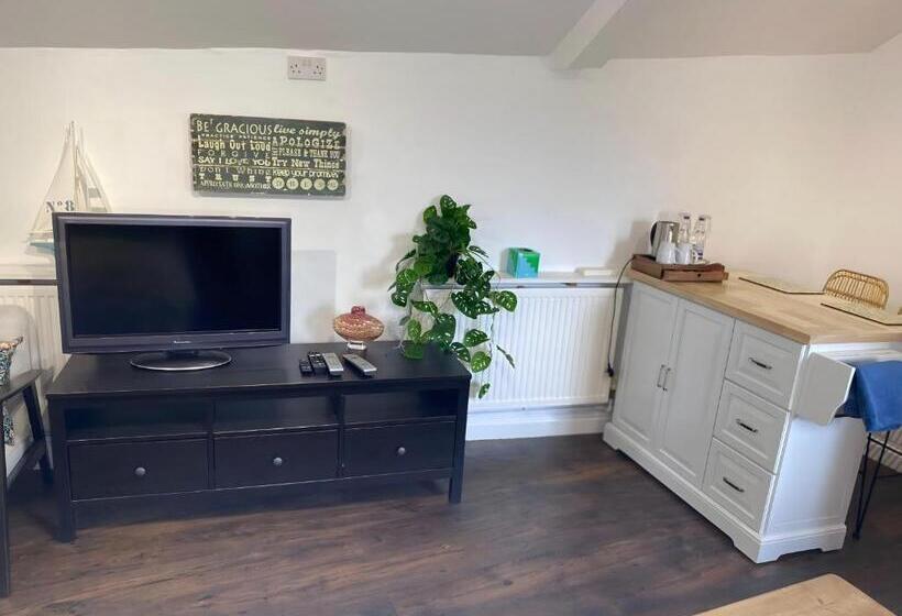 חדר סטודיו סטנדרד, Poole Park House