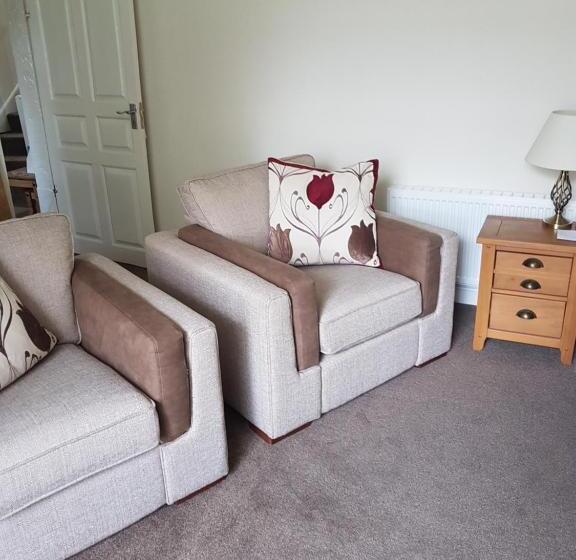 带大床的标准间, Roosecote Guest House