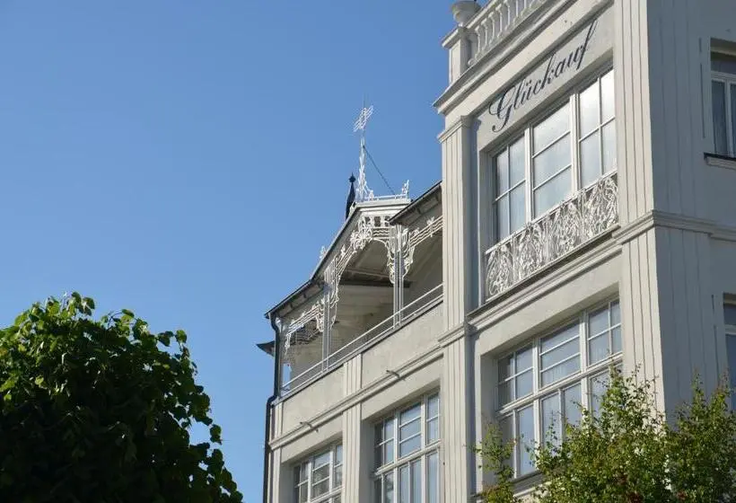 استودیوی استاندارد, Strandvilla Glückauf