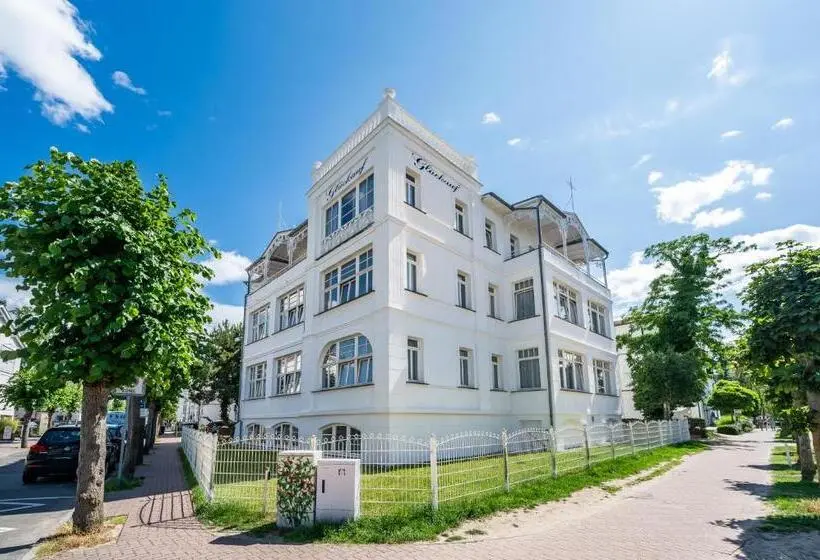 سوییت لوکس, Strandvilla Glückauf