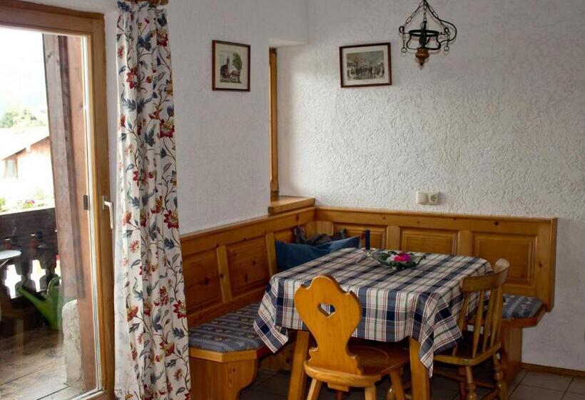 شقة غرفة واحدة, Biererhof