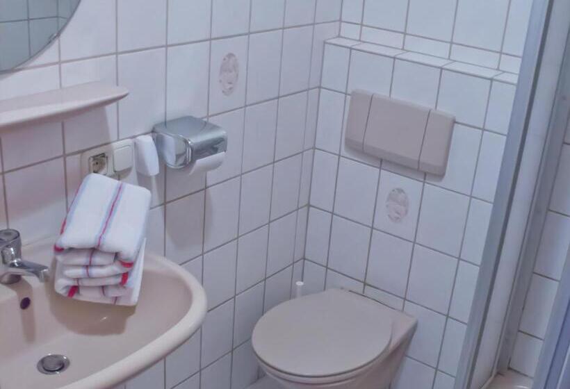 شقة غرفة واحدة, Biererhof