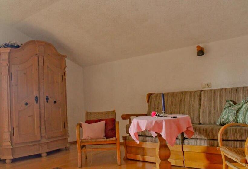 شقة غرفة واحدة, Biererhof