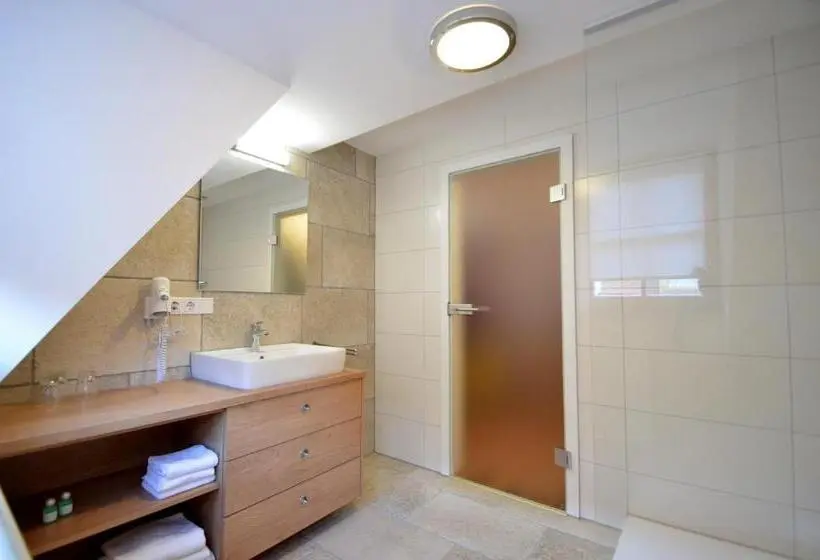 コンフォートトリプルルーム, Bauer Gastezimmer