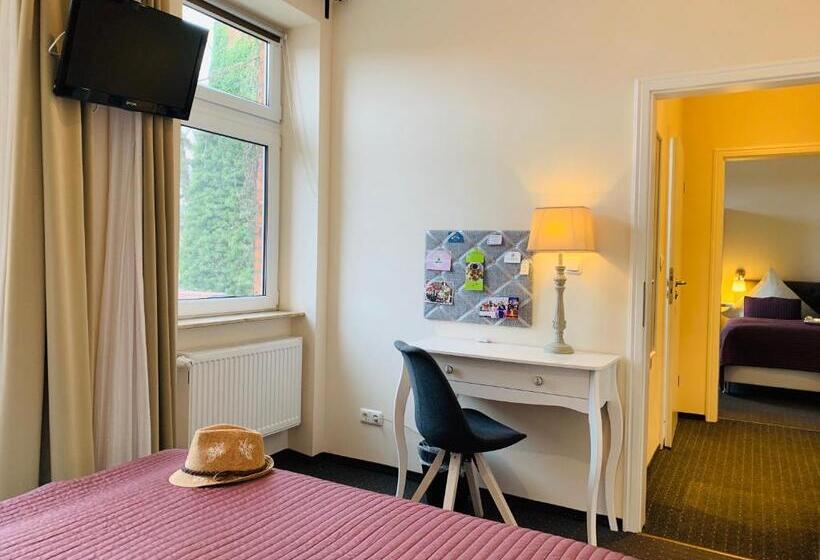 Семейный Номер, Zum Weißen Haus