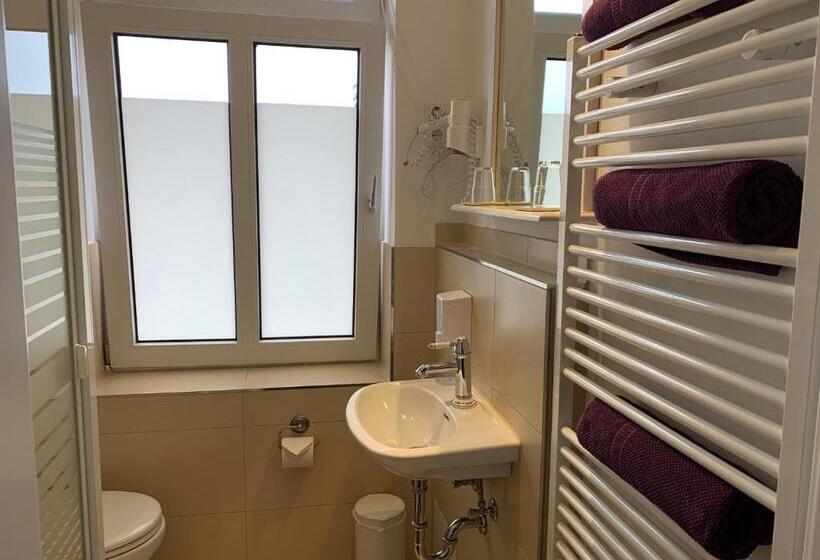 Семейный Номер, Zum Weißen Haus