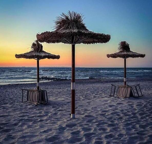 带阳台及侧面海景的标准房间, Seaside Strand