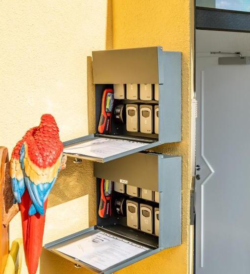 标准间, Seaside Strand