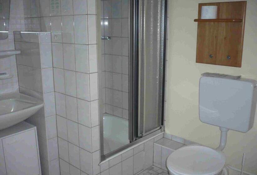 חדר סטנדרט עם מרפסת, Löwen Patisserie