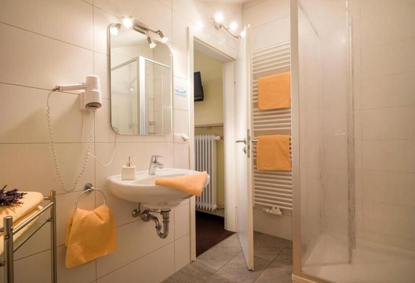 Четырехместный Номер Стандарт, Fruhstuckspension Lavendel