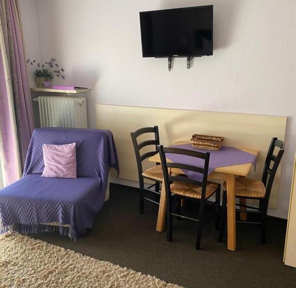 标准三人间, Fruhstuckspension Lavendel