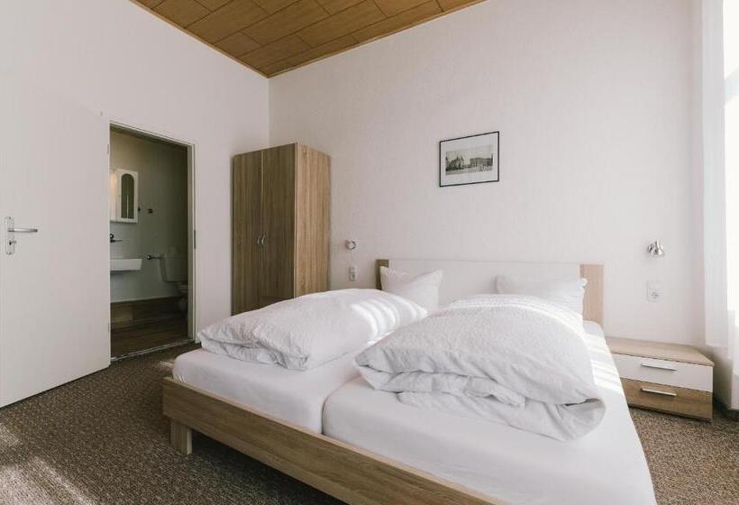 标准间, Menzels Pension Drehscheibe