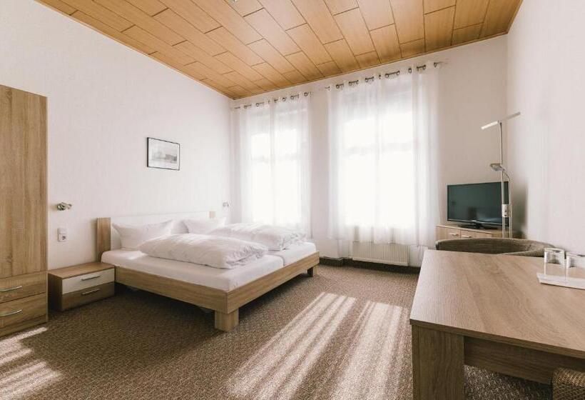 标准间, Menzels Pension Drehscheibe