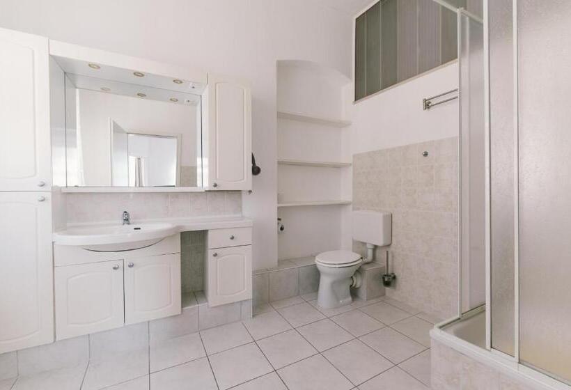 标准三人间, Menzels Pension Drehscheibe