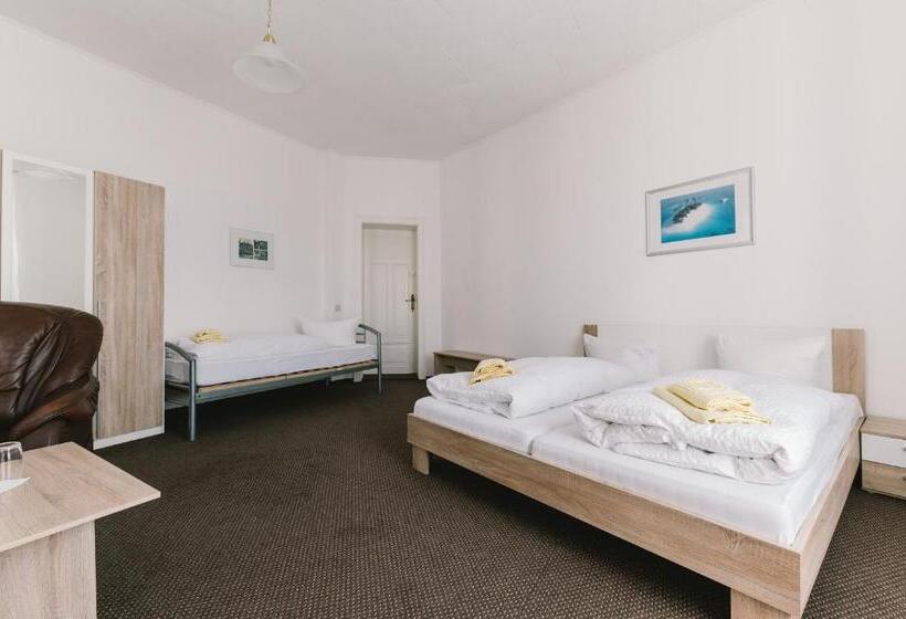 اتاق استاندارد سه نفره, Menzels Pension Drehscheibe