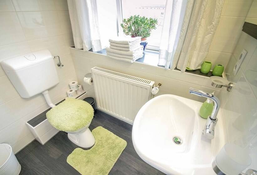 标准三人间, Gasthaus Tannenhof