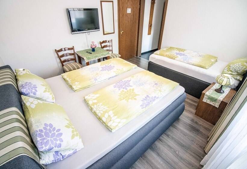 标准三人间, Gasthaus Tannenhof