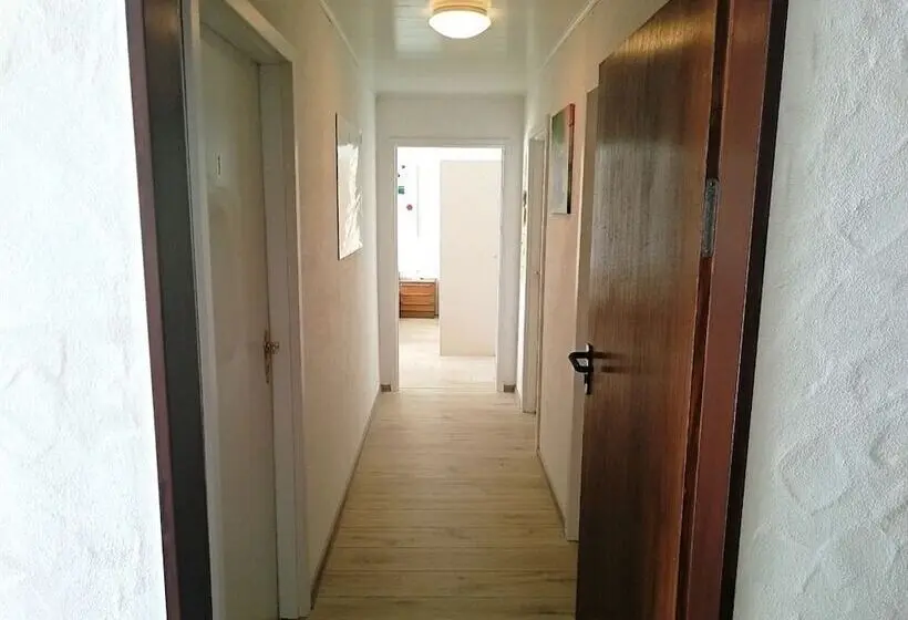 バスルーム共有のトリプルスタンダード, Gasthaus Tannenhof