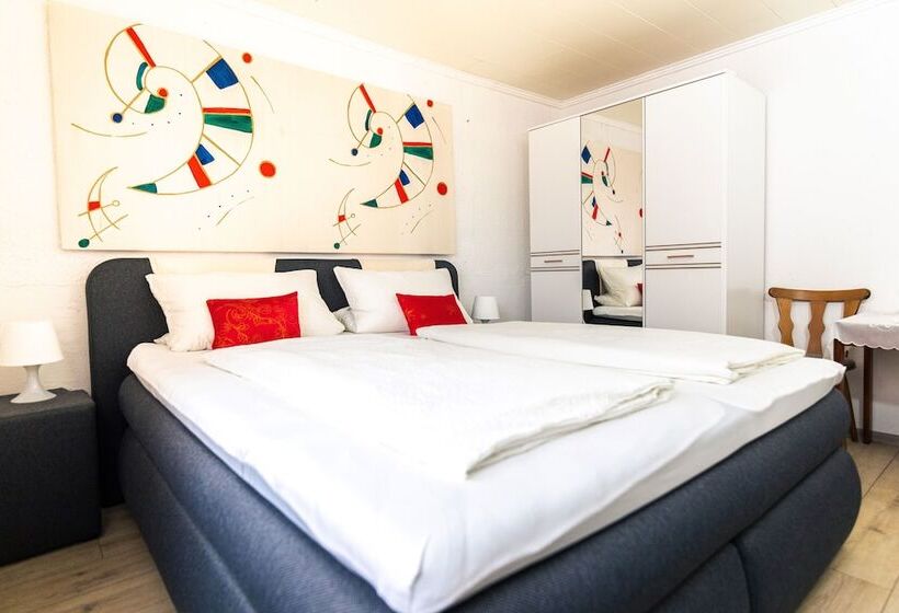 标准三人间共用浴室, Gasthaus Tannenhof