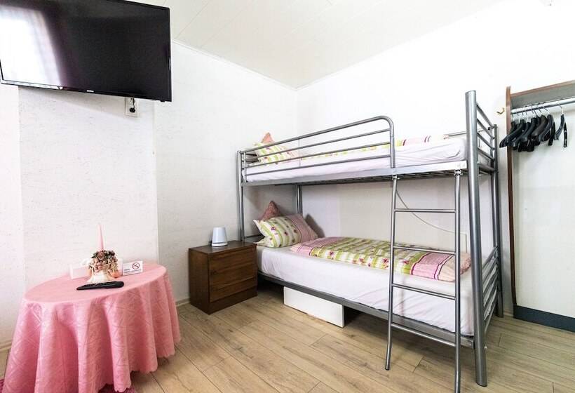 标准四人间共用浴室, Gasthaus Tannenhof