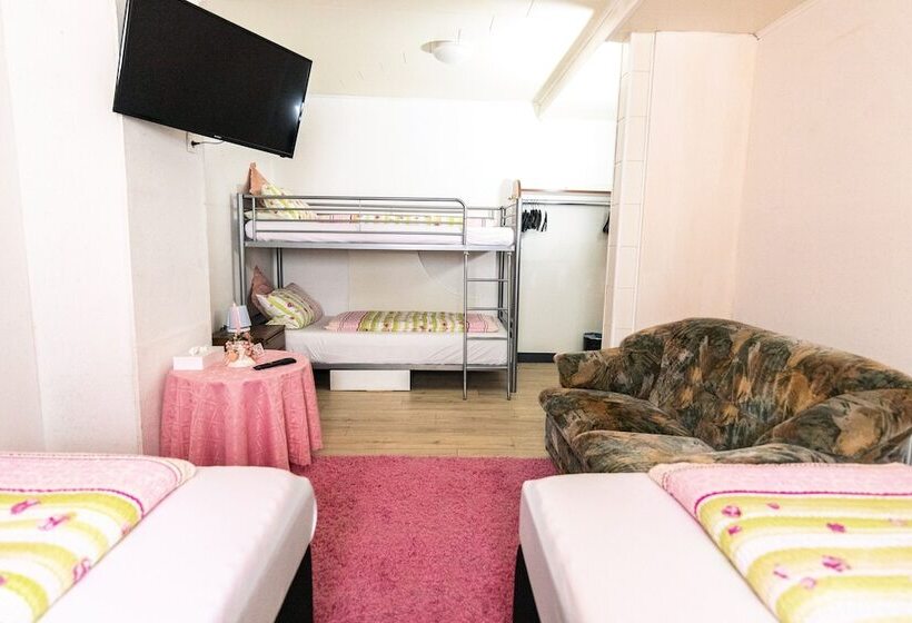 标准四人间共用浴室, Gasthaus Tannenhof