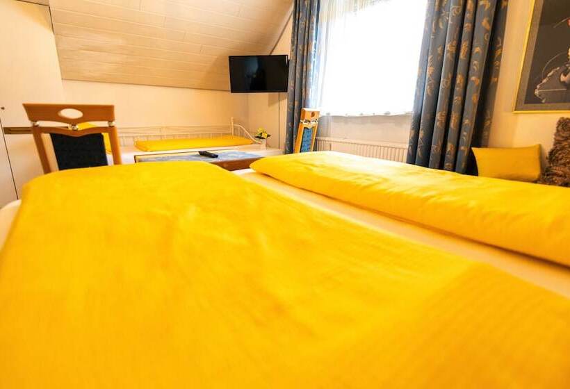 标准三人间, Gasthaus Tannenhof