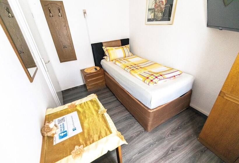 标准三人间, Gasthaus Tannenhof