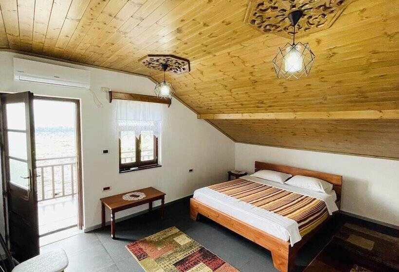 带观景的标准间, Denis Guest House