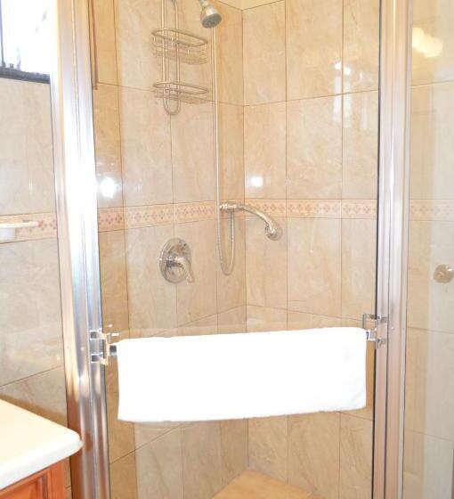 سوئیت با تخت بزرگ, Kiskadee Korner