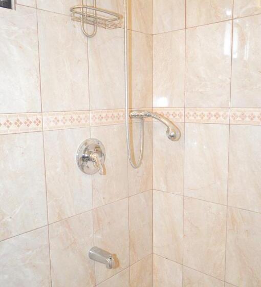 سوئیت با تخت بزرگ, Kiskadee Korner