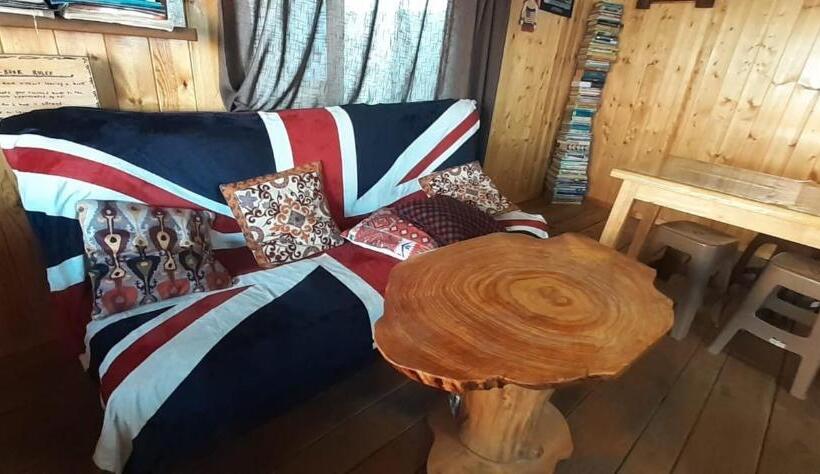 اتاق استاندارد سه تخته با سرویس بهداشتی مشترک, Mountain View Guest House