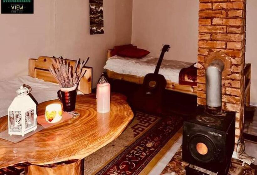 اتاق استاندارد سه تخته با سرویس بهداشتی مشترک, Mountain View Guest House
