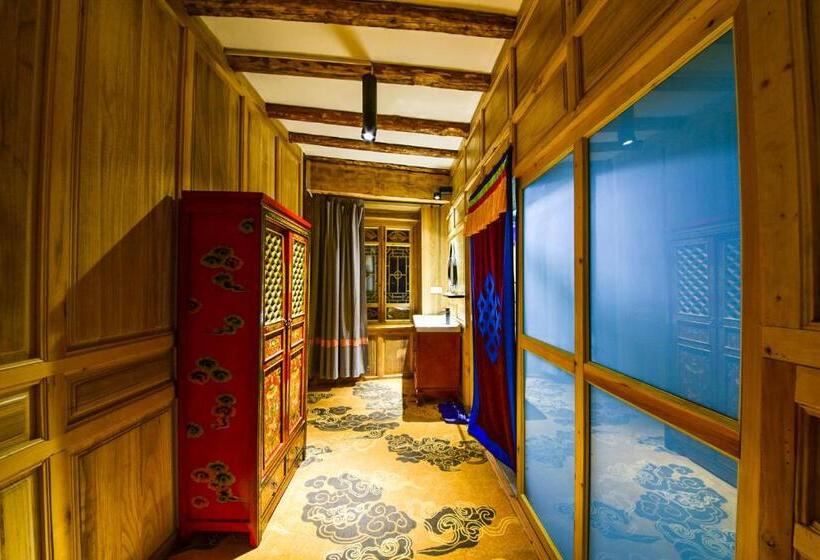 Family Suite, The Blue Mountains On The Moon