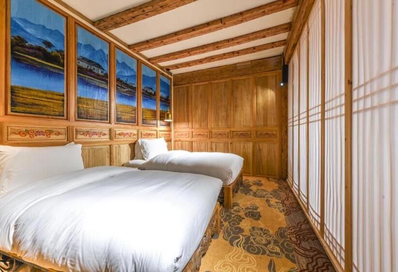 Family Suite, The Blue Mountains On The Moon